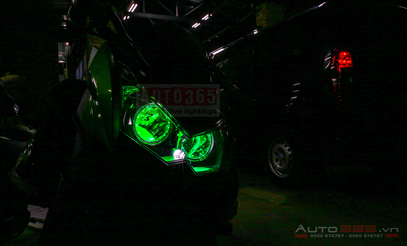 Video thực tế độ đèn xe cực chất trên motor Kawasaki Z1000 tại Auto365